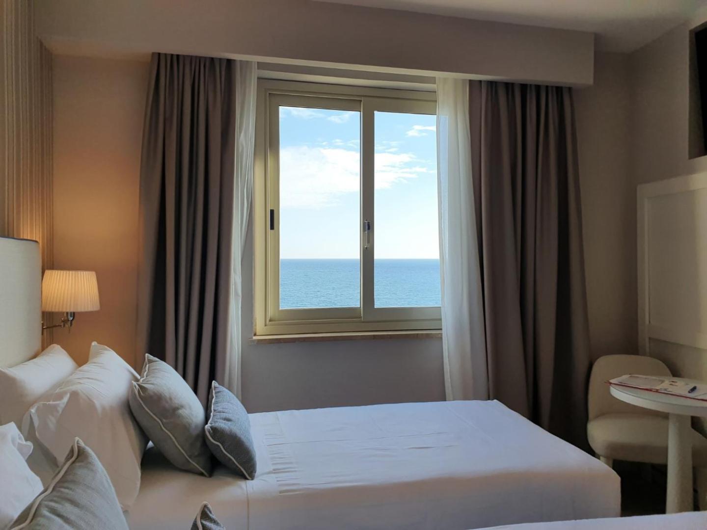 Hotel Plaza Porto Azzurro Quarto foto